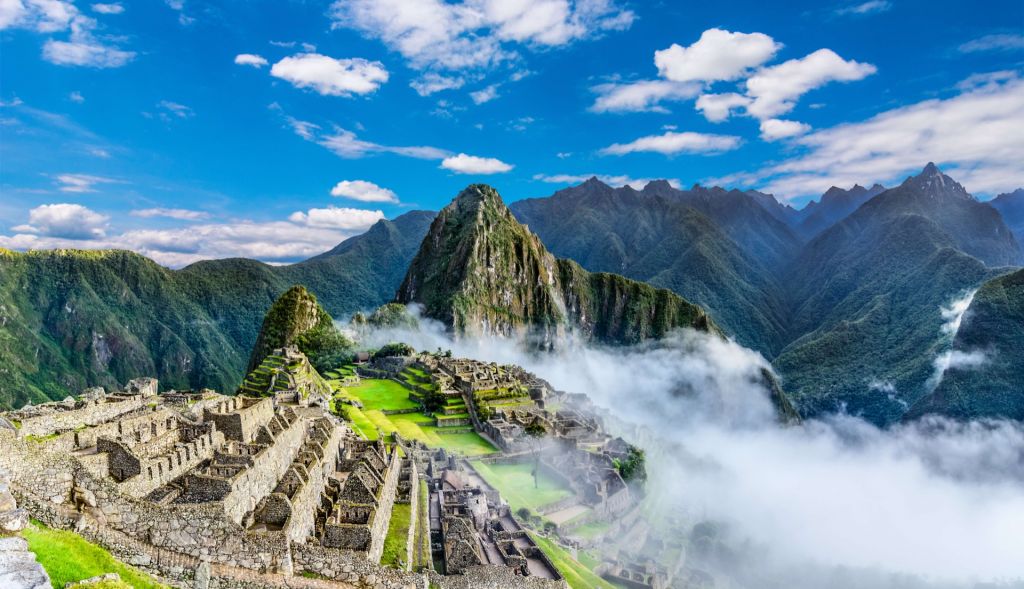 Machu Picchu dans le brouillard