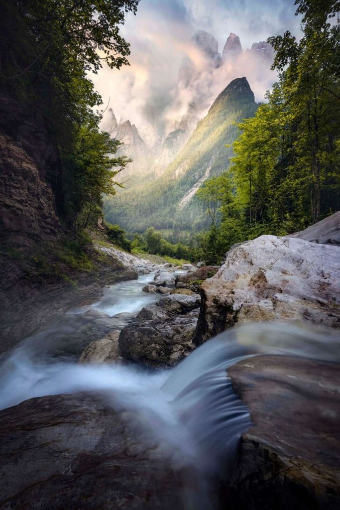 Bergstroom dans la nature